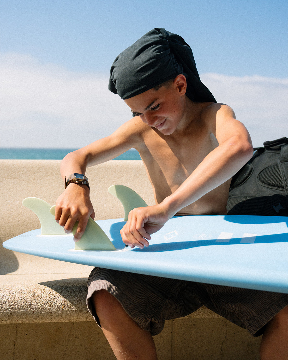 Setting up the fins on the Indio Boom HP surfboard