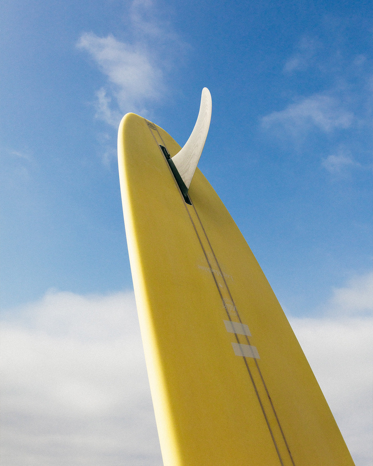 Indio Log Machine surfboard showing the included fin